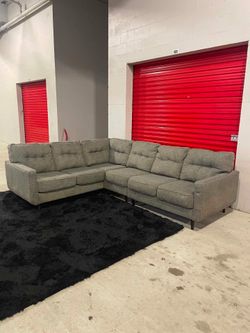 Best price gets couch‼️ DELIVERY AVAILABLE🚚