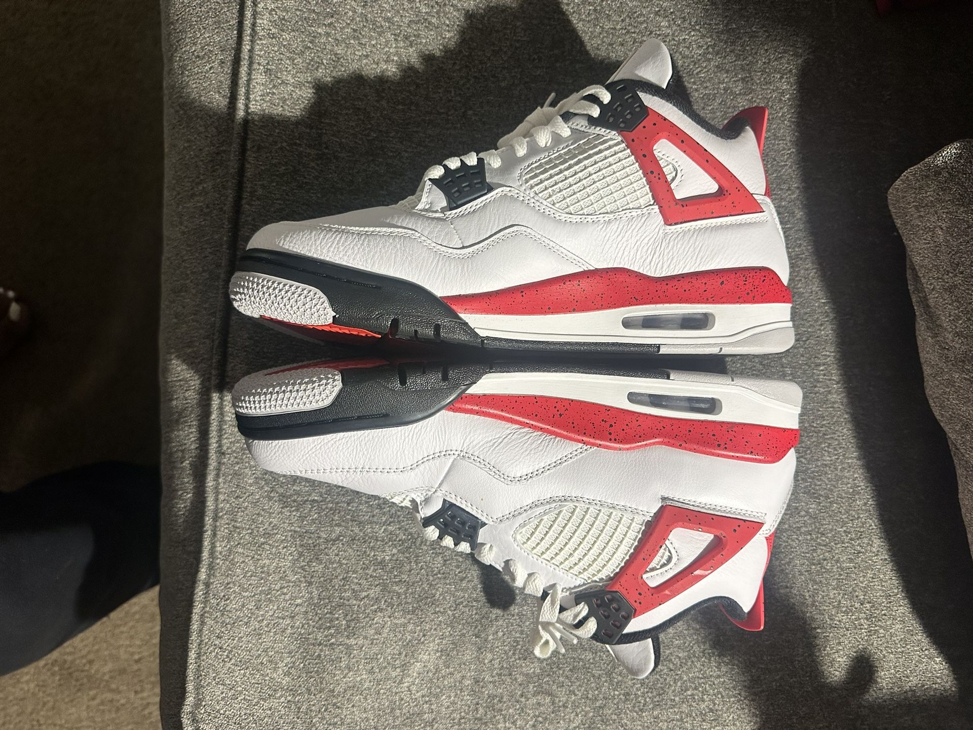 Men Jordan 4s Size 9.5 “Red Cement”