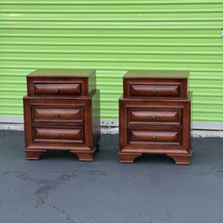 Set of 2 wooden nightstands