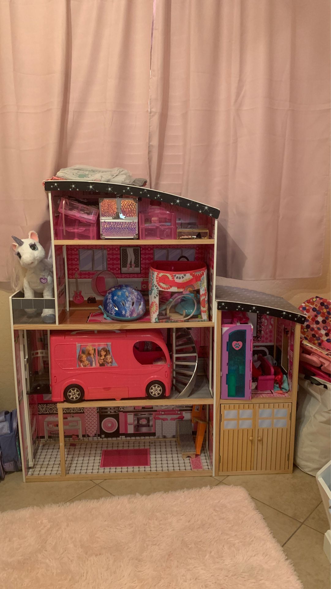 Doll house/ Barbie house