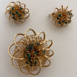 Vintage Earring Brooch Set Gold Tone Round Spirals Green Rhinestones Castlecliff