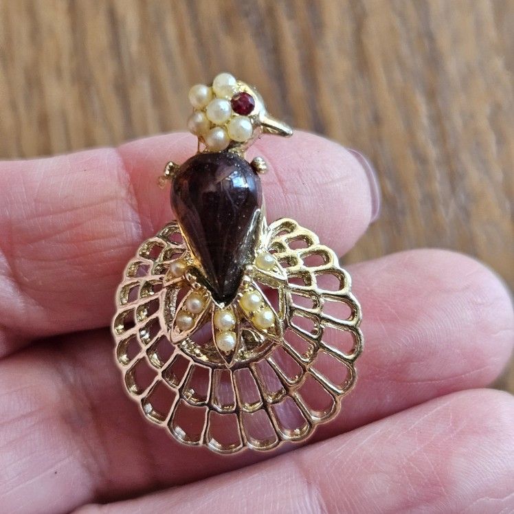 CAPRI Brooch Amber Cabochon Rhinestone & Pearl Gold Tone -Signed Vintage