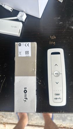 Somfy Situo 5 Pure Remote - RTS Control for Up to 5 Motorized Shades or Groups - Compatible with RTS Motors, Blinds, Shades - Not Compatible with Zigb