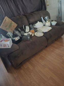 Sofa.  (Electric Reclining)