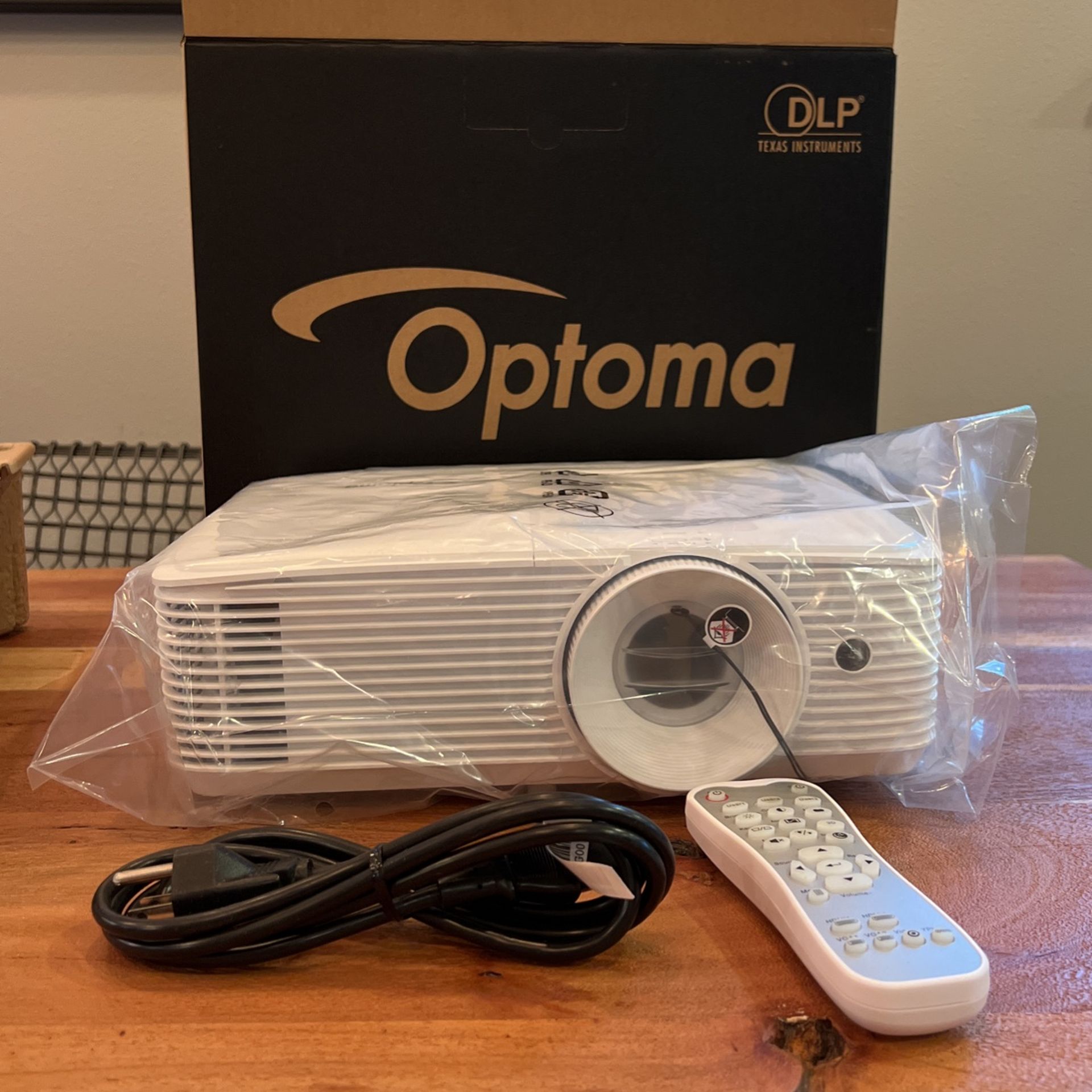 Optoma HD27HDR Projector - New Never Used