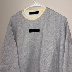 MEDIUM - NEW Essentials Fear Of God Crewneck - Light Heather Grey