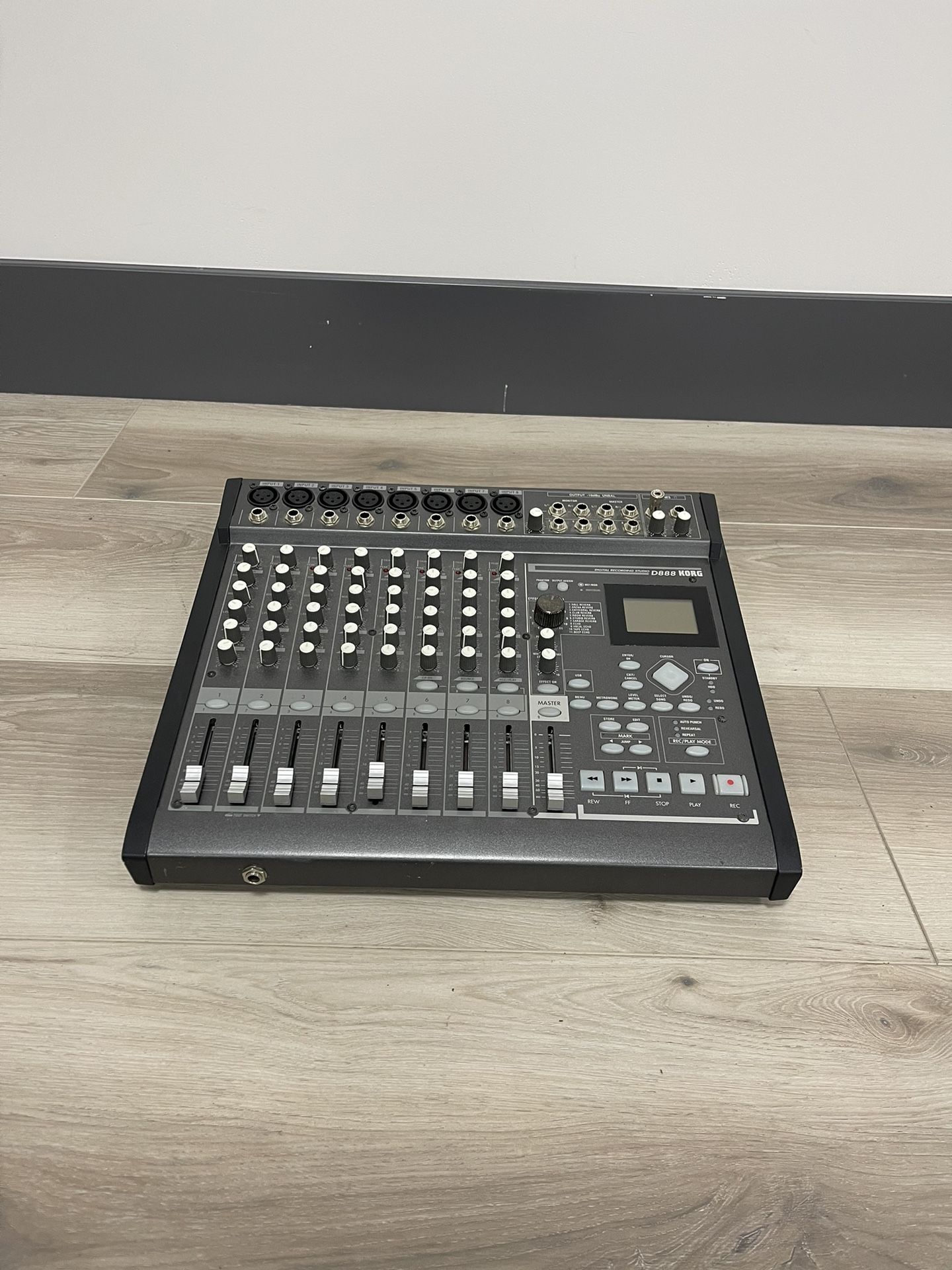 Korg D888 8-Track Digital Recording Studio