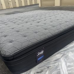 King Mattress Sealy Posturepedic (medium plush)