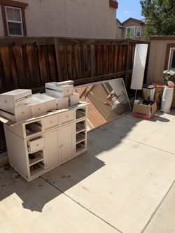 Junk & Trash 🚛🛋️🪞🪑
