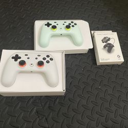 2 Google Stadia Controllers + Power Support Claw
