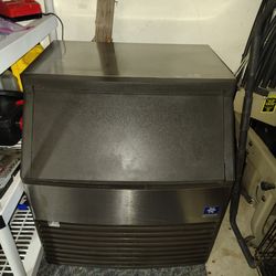 Manitowoc Q7-0214A - Commercial Ice Machine with built in storage bin