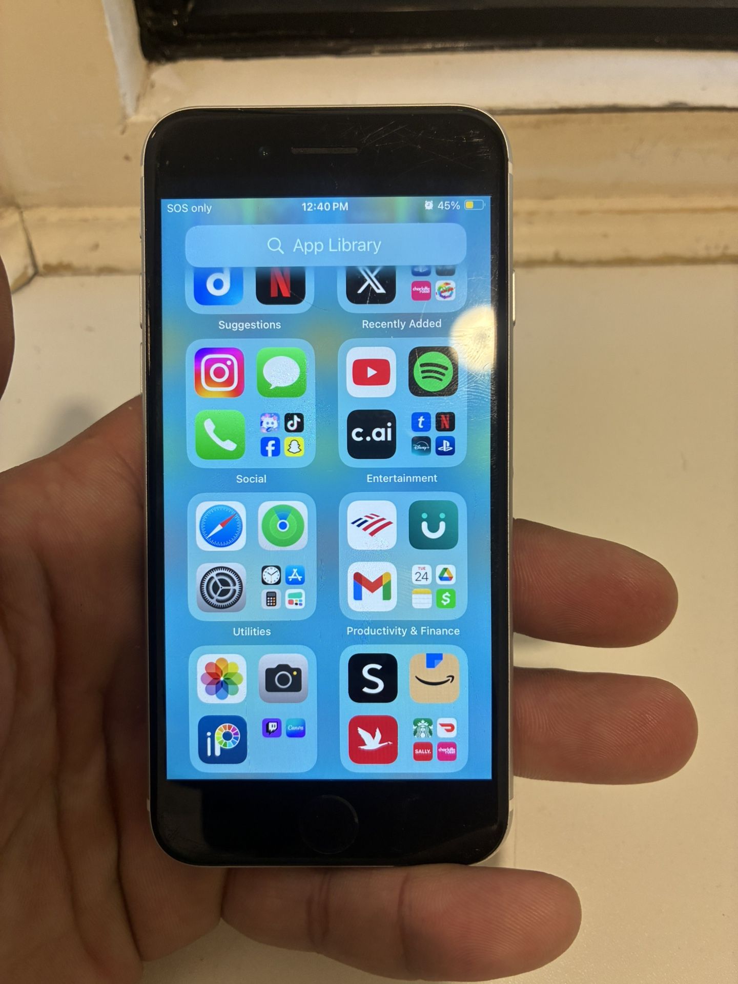 Silver Iphone Se 64gb Used And Fully Unlocked For Any Service