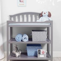 🐣🍼Infint/ Baby Changing table with pad.