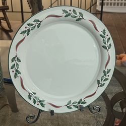 LENOX CHINASTONE  “COUNTRY HOLLY” DINNER PLATES