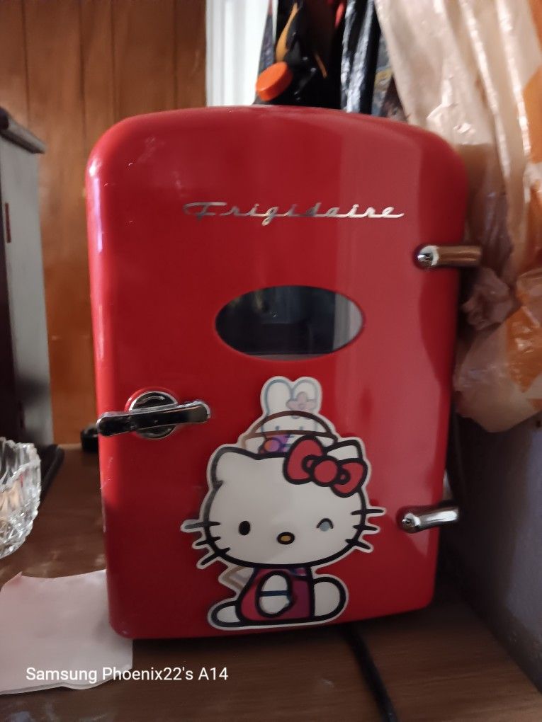 Fridgedaire Mini Fridge