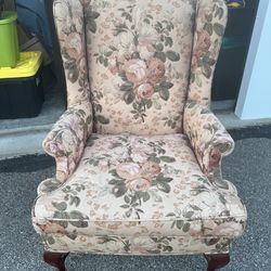 Ethan Allen Queen Anne Floral Upholstered Sussex Wingback Armchair. Excellent Condition