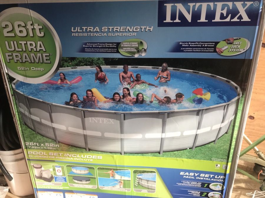 Brand new , Still in box, never used 26‘ x 52 Intex pool