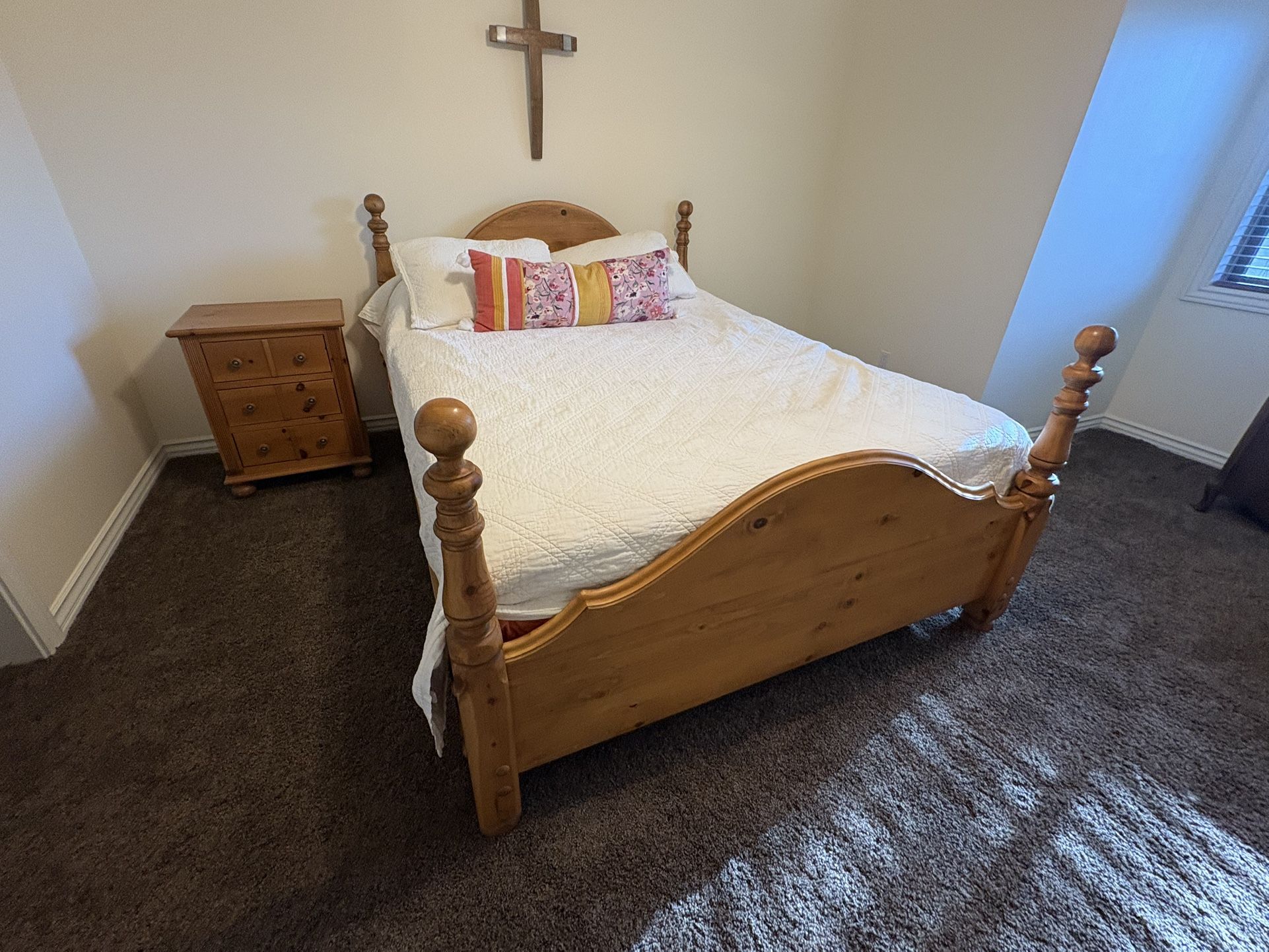Wooden queen bed set