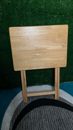 Folding table