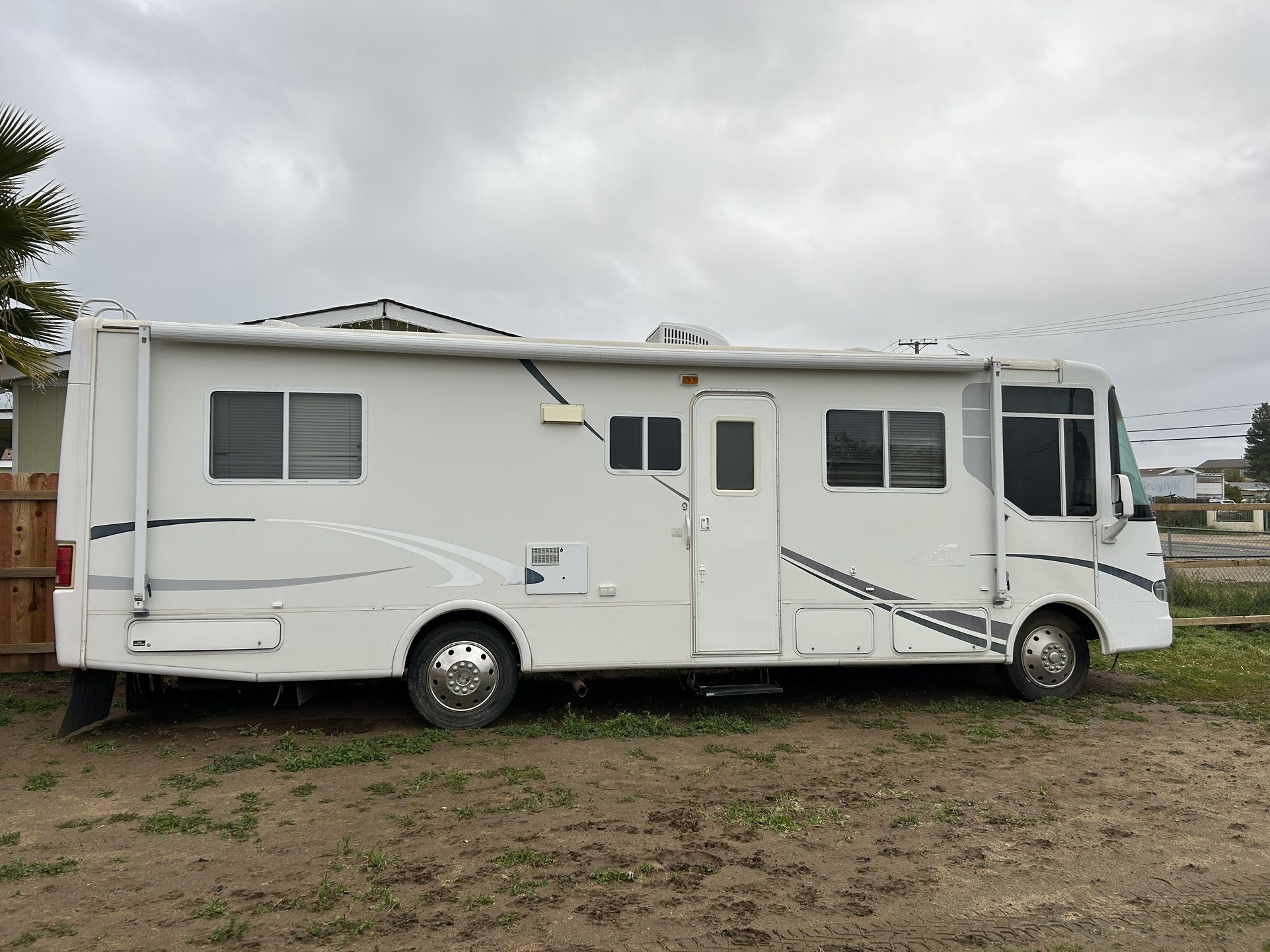 2002 R Vision Trail lite for Sale in Wildomar, CA - OfferUp