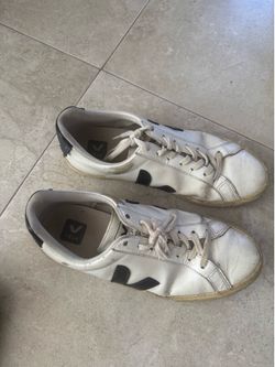 Veja sneakers men size 42 Europe 8.5 USA