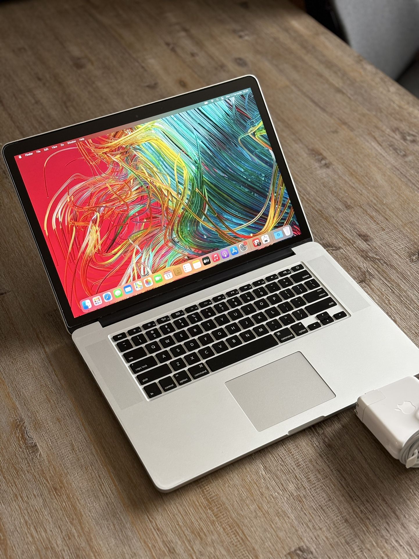 15” MacBook 2.7ghz i7 / 500GB SSD