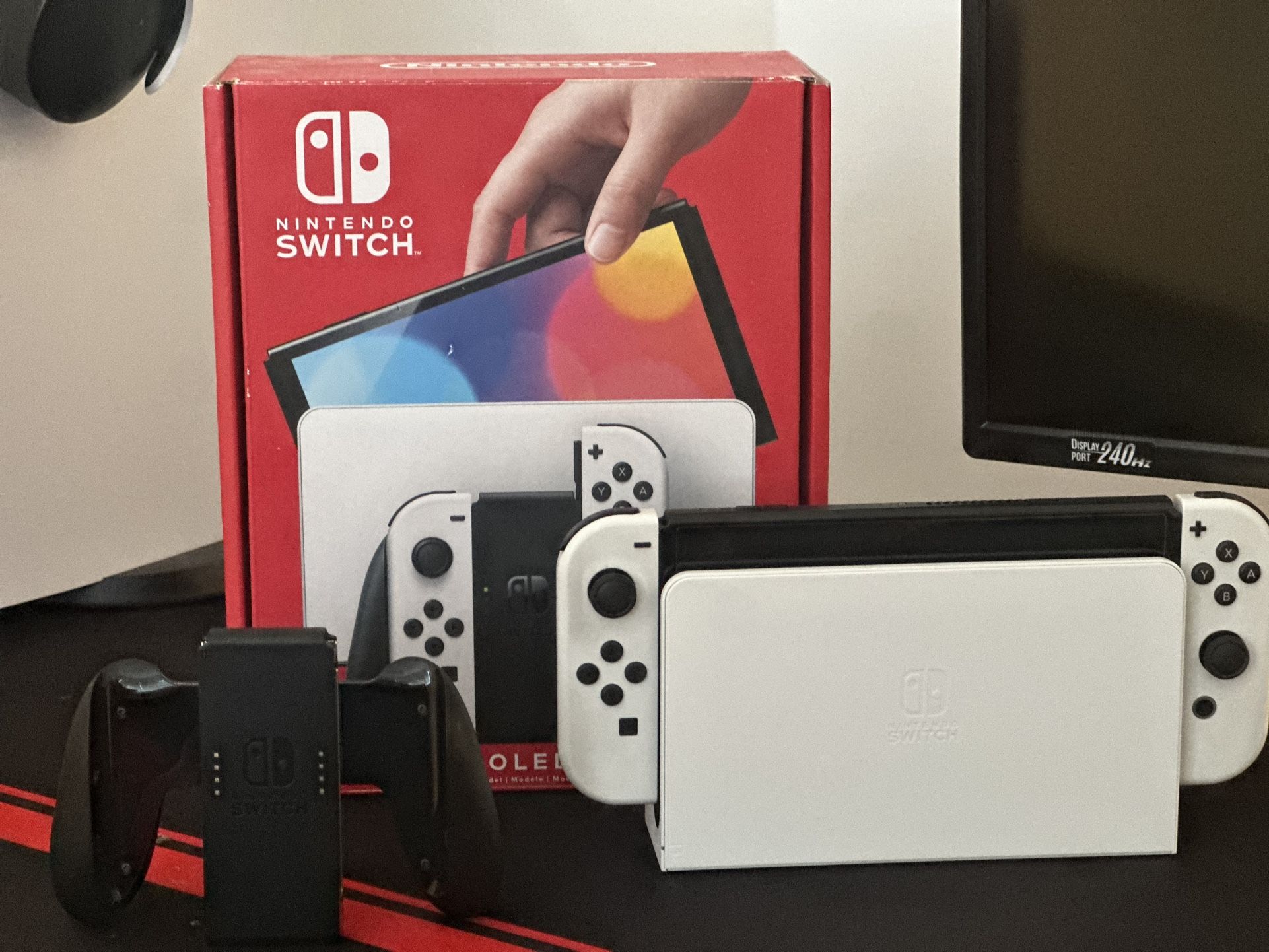Nintendo Switch - OLED Model with White Joy-Con / With Traveler Deluxe Travel Case - Black