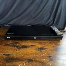 LG Smart 3D Blu-ray DVD Player BD670 with Original Remote