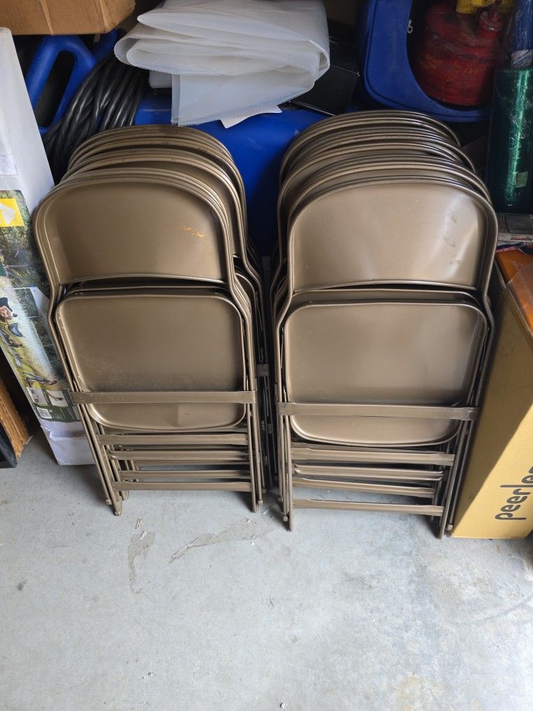 15 Folding Chairs