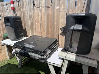 Yamaha powered mixer w/ 2 speakers