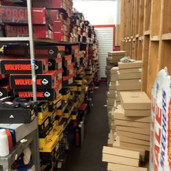 Wolverine Work Shoes waterproof steel toe non-steel toe buy one get one free rest of the stores minimum 50 to 70% off