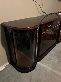 Traditional Mahogany Bow-Front Dining Room Buffet with Curved Glass Display Cabinets