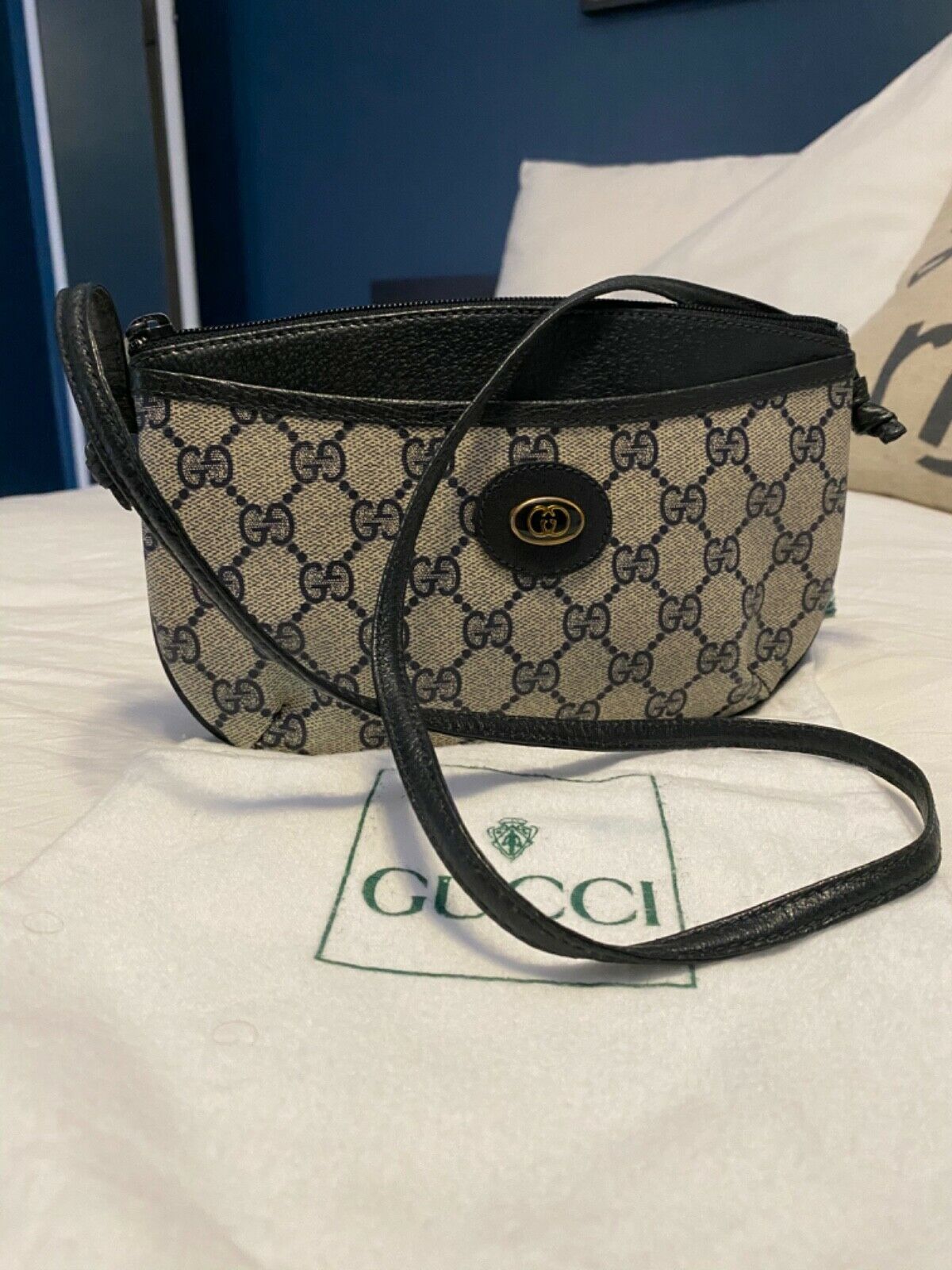 Pre-Owned Authentic Gucci Shoulder Bag