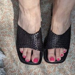New Woman's Leather Slide Sandals 7.5 M Black
