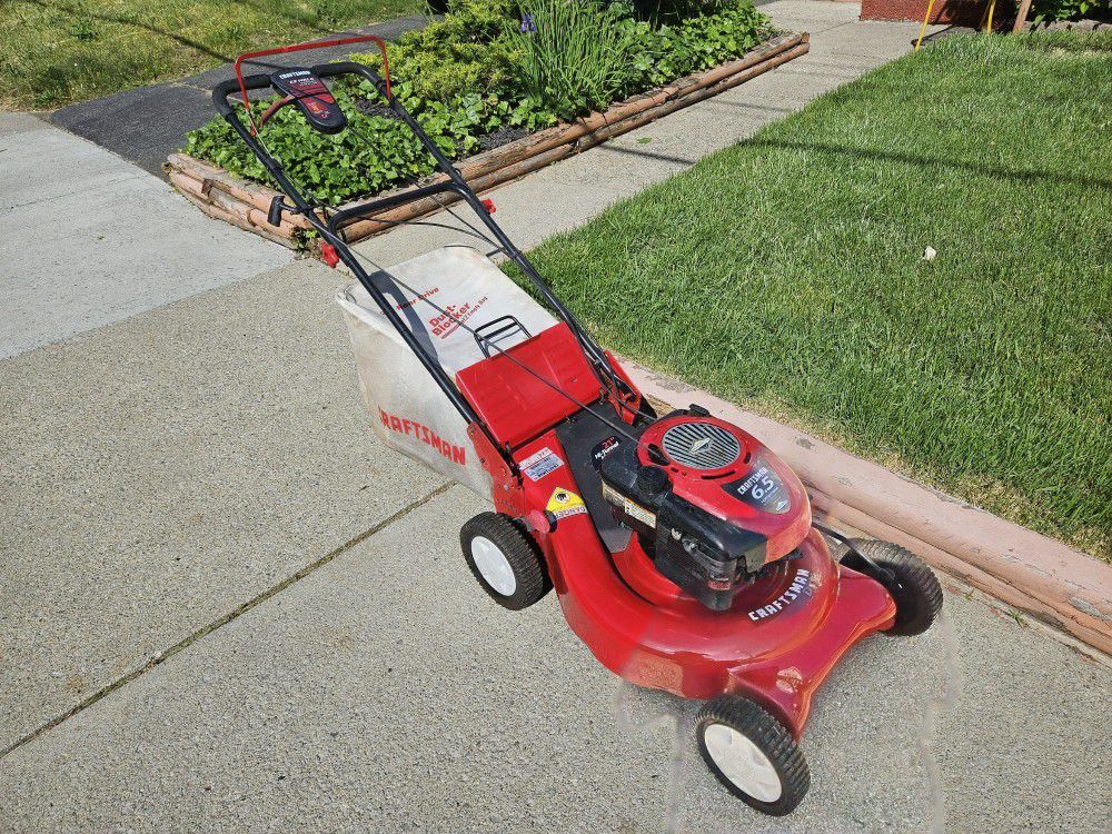 Craftsman Self-Propelled Lawnmower 
