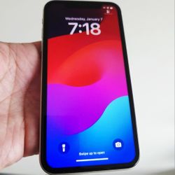 Unlocked iPhone 11 in Excellent Condition 64GB