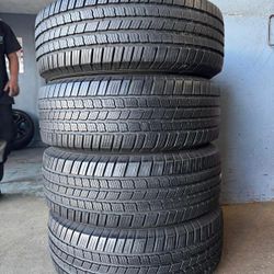 265/65/17. Michelín