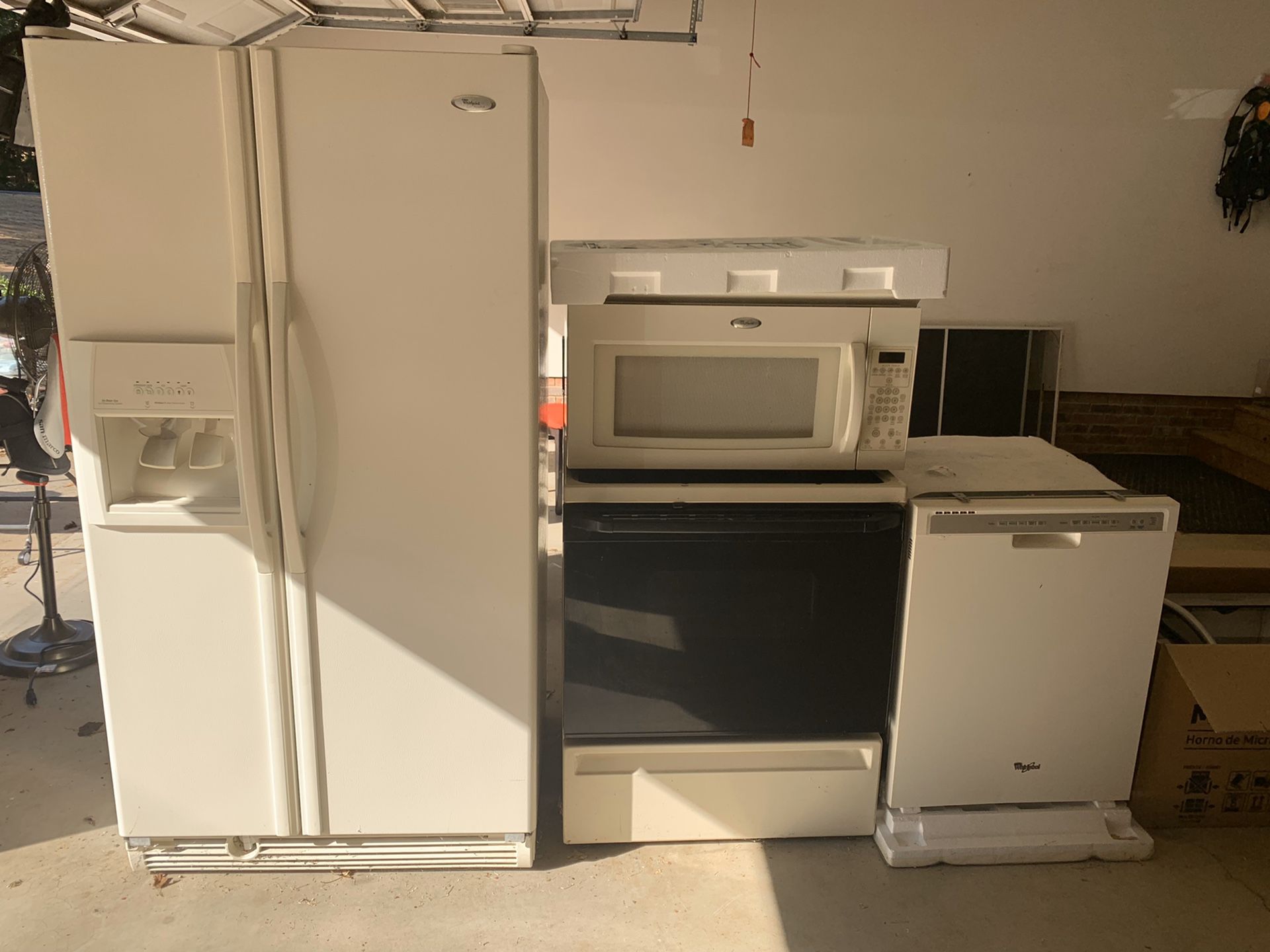Great condition Kitchen appliances, Full set, Whirlpool