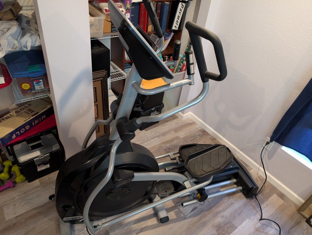 Spirit Elliptical XE395ENT Almost New