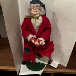 Heritage Village Collection Doll In Excellent Condition