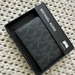 Micheal Kors Bifold Wallet 