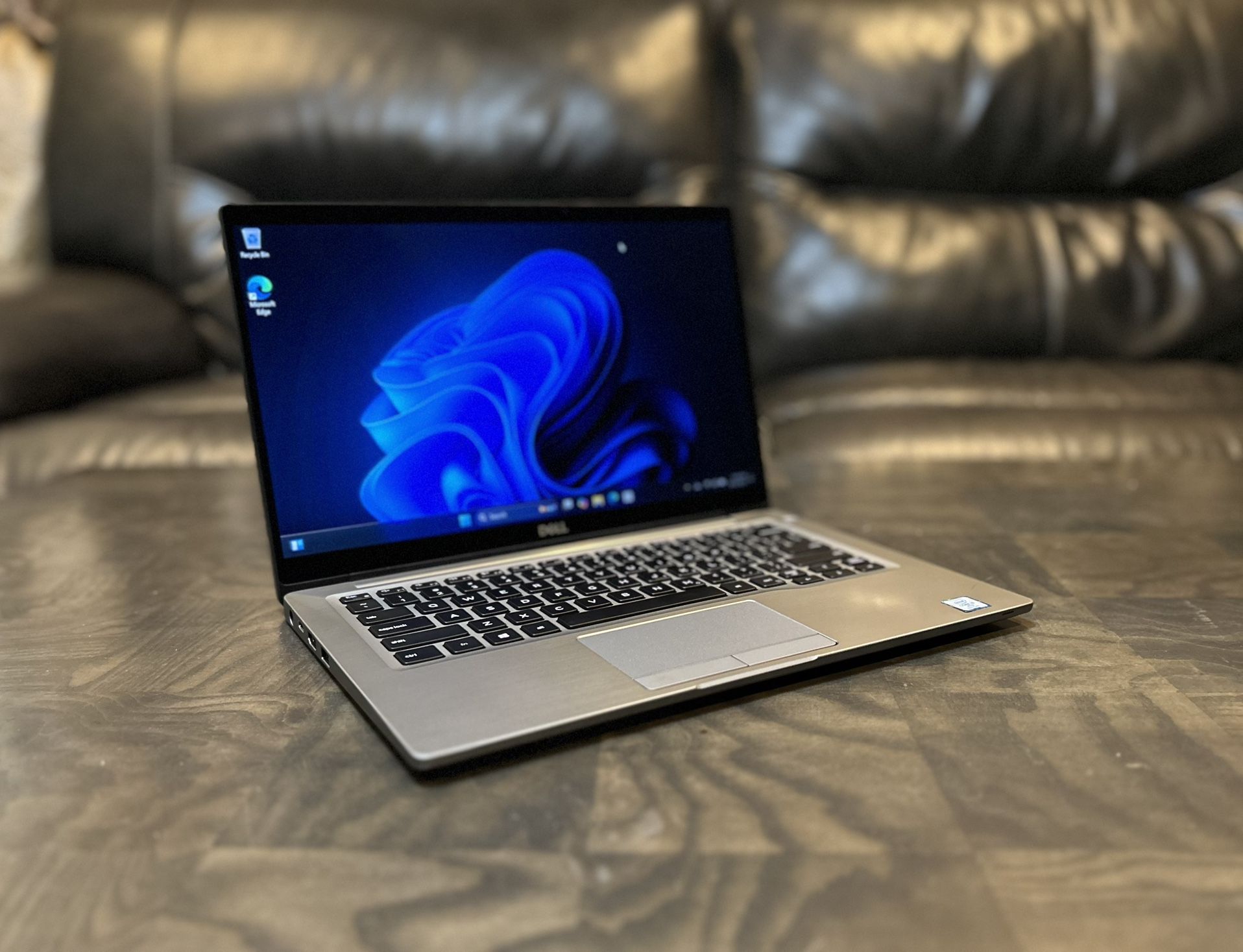 Touchscreen DELL Latitude 7400 14” inches Core i5 8th gen. 16GB RAM 1TB SSD Full HD 1080p Windows 11 laptop computer