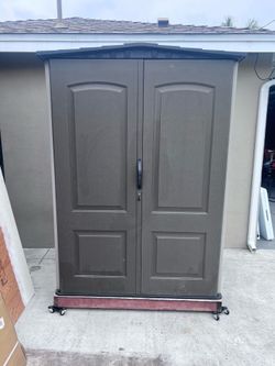 Rubbermaid plastic storage shed