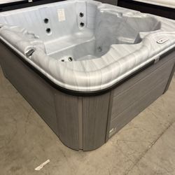 Hot Tub (Nordic Spas: Retreat MS)