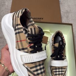 Burberry Shoes 