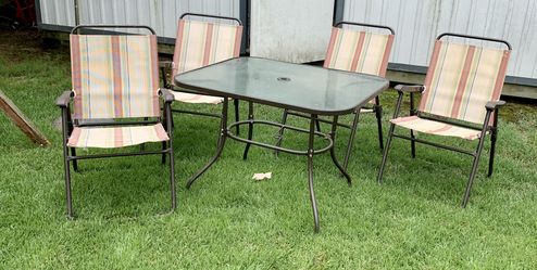 Patio Table And 4 Chairs