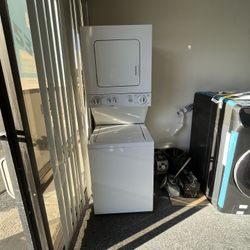 24” KENMORE WASHER AND ELECTRIC 220 DRYER 
