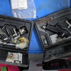 2 Binks Model 95 industrial spray guns in original hard cases W/Spare Parts
