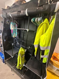 Portable closet/wardrobe