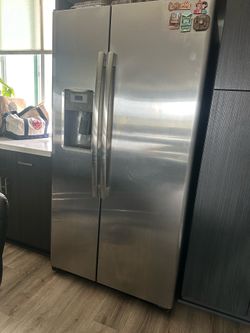 GE refrigerator side-by-side door 21.9 cu.FT